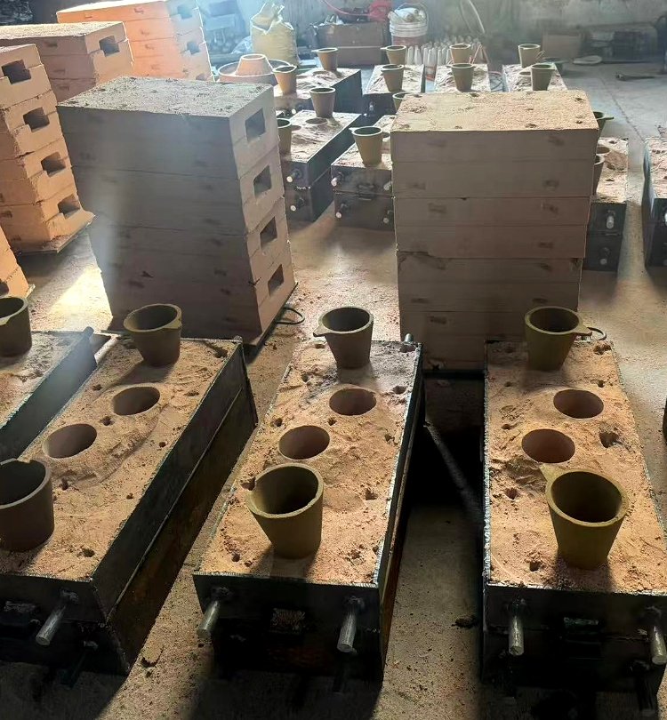 Sodium silicate molding process