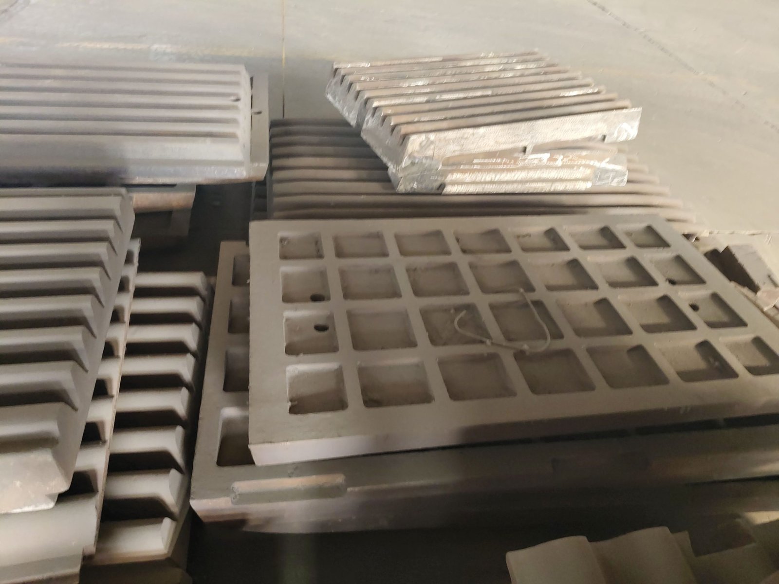 Jaw Crusher Toggle Plate Teeth Plate / Crusher Liner - Image 9